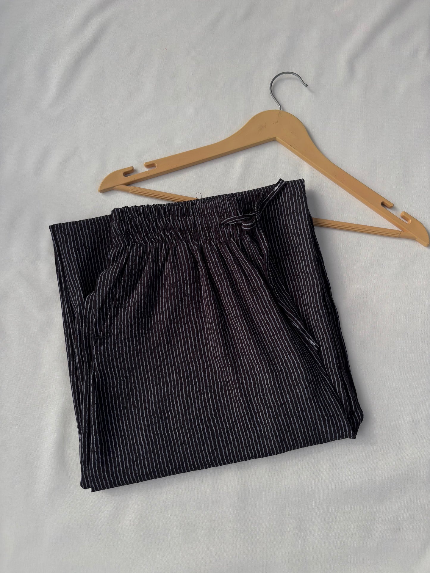Viral Pinteresty Striped Pants (Black)