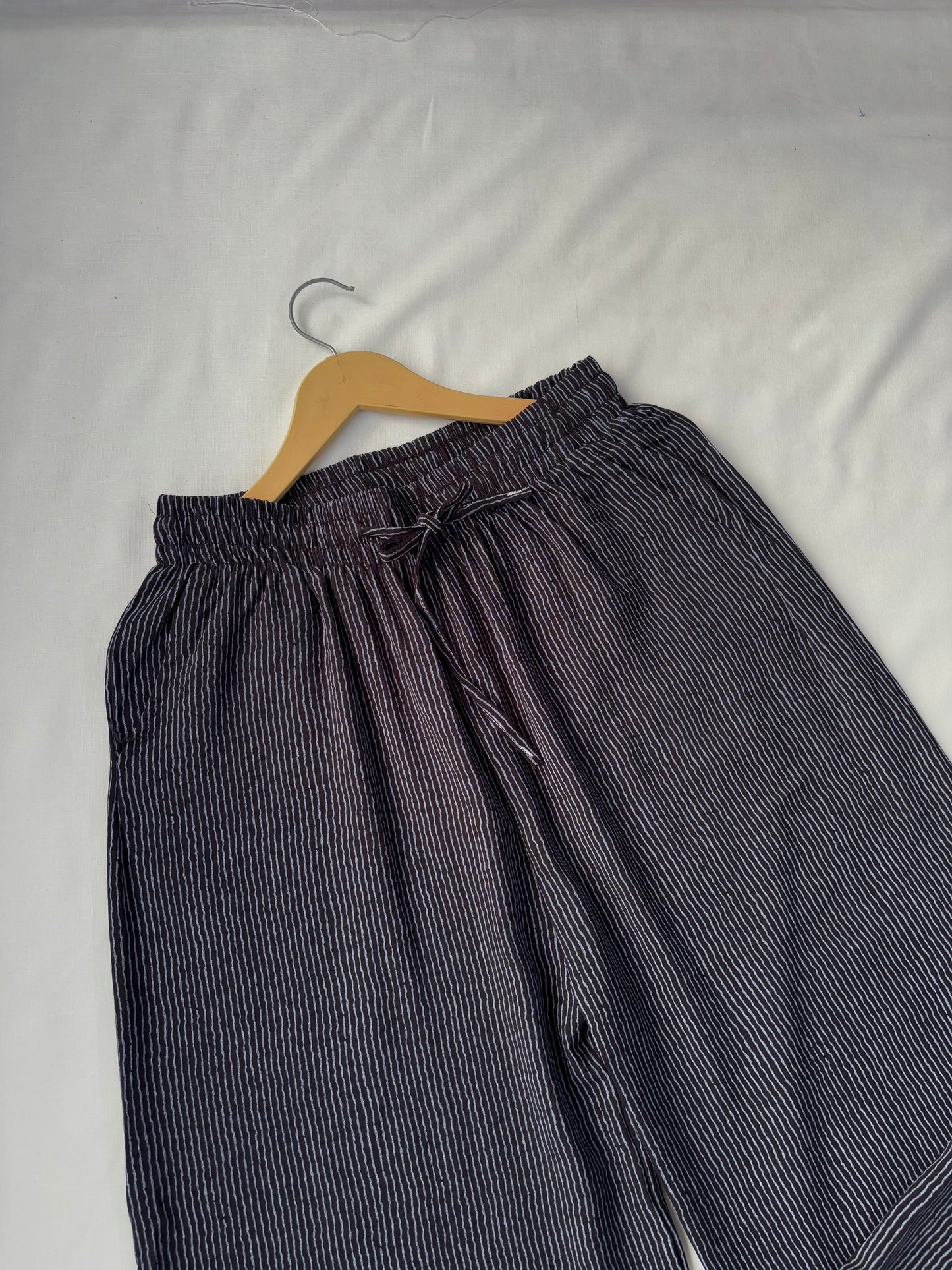 Viral Pinteresty Striped Pants (Black)
