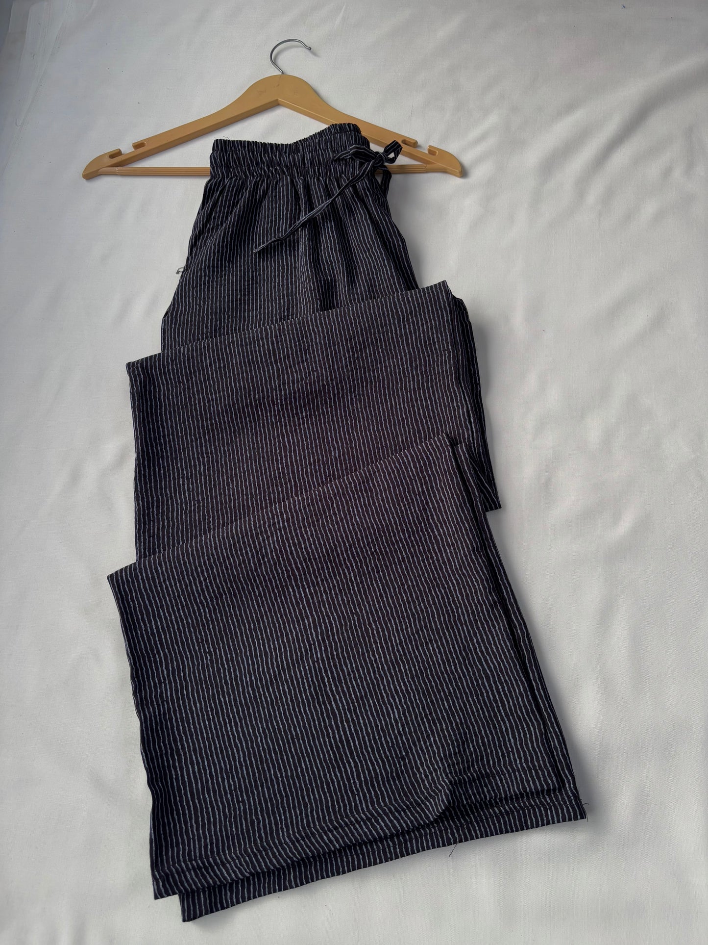 Viral Pinteresty Striped Pants (Black)