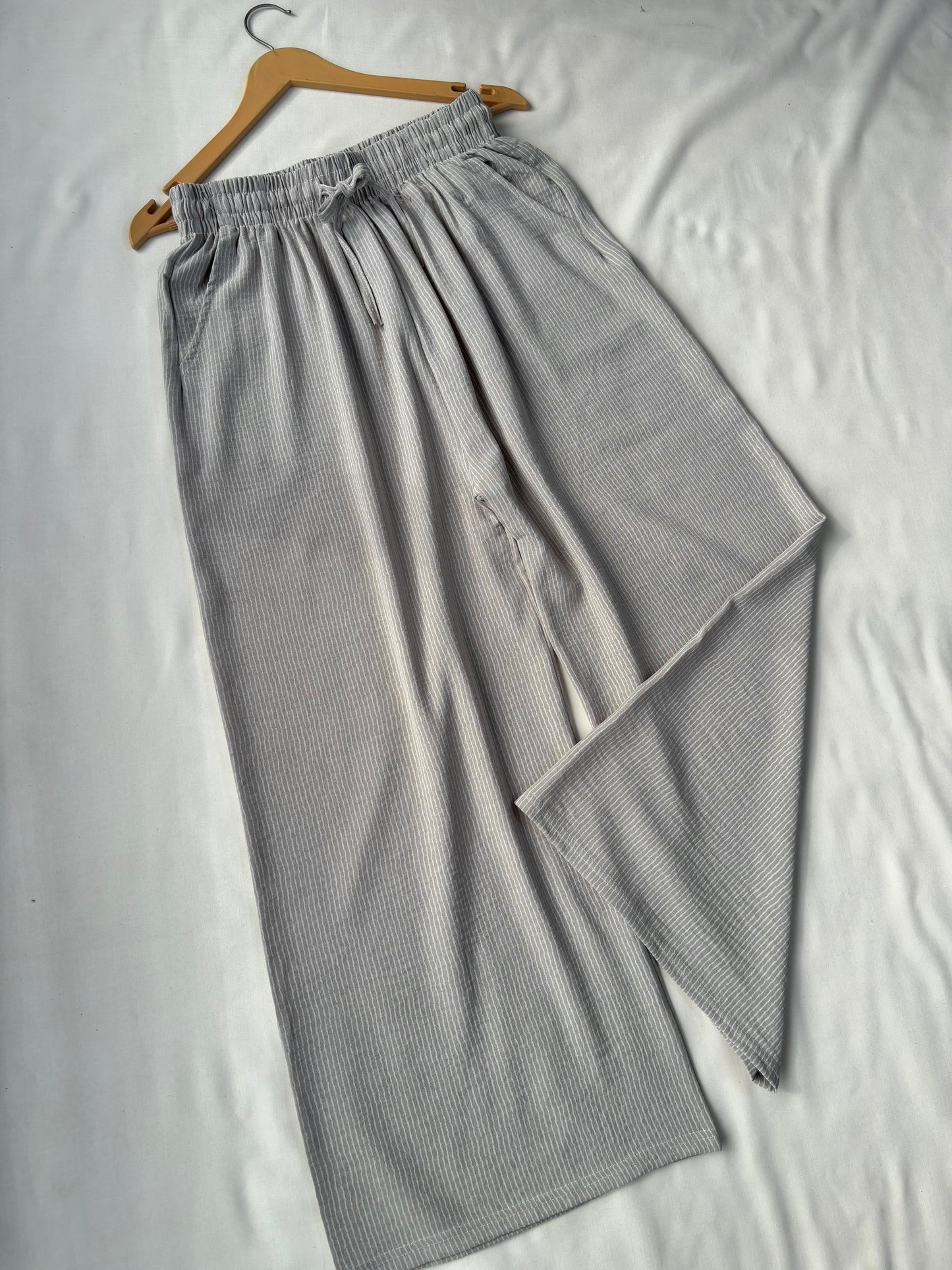 Viral Pinteresty Striped Pants (Light grey)