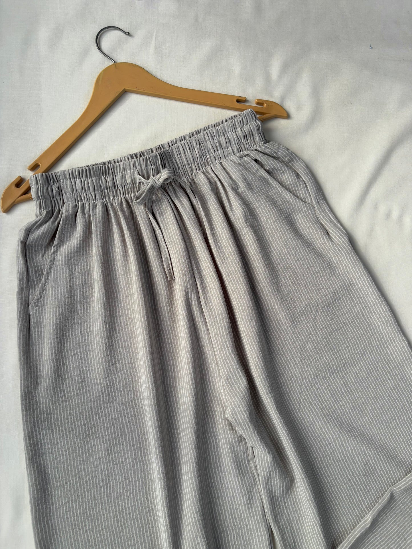 Viral Pinteresty Striped Pants (Light grey)