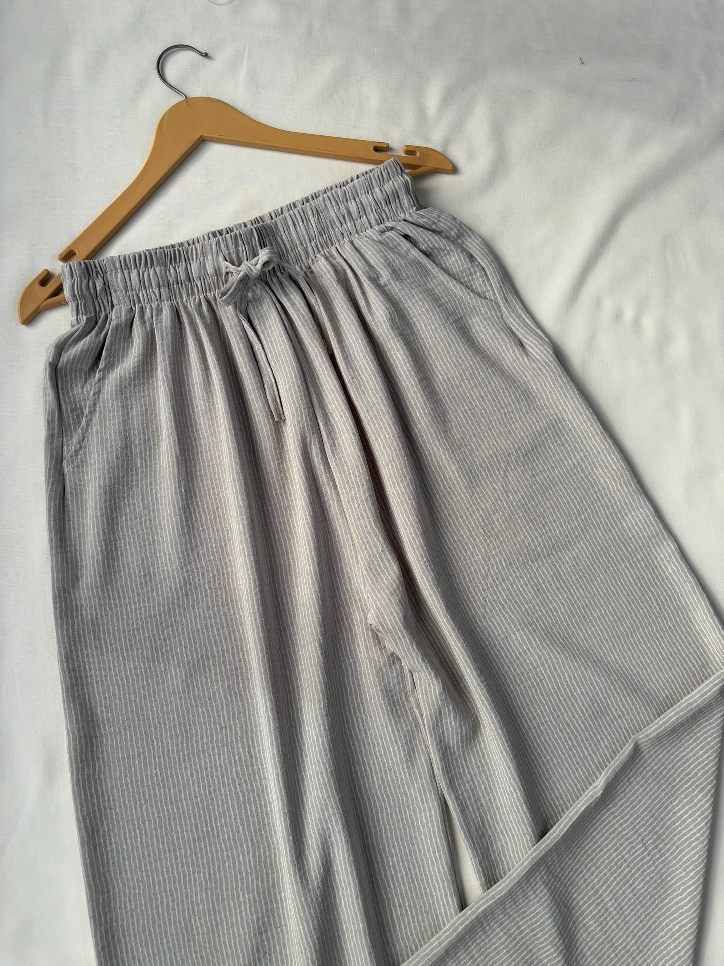 Viral Pinteresty Striped Pants (Light grey)