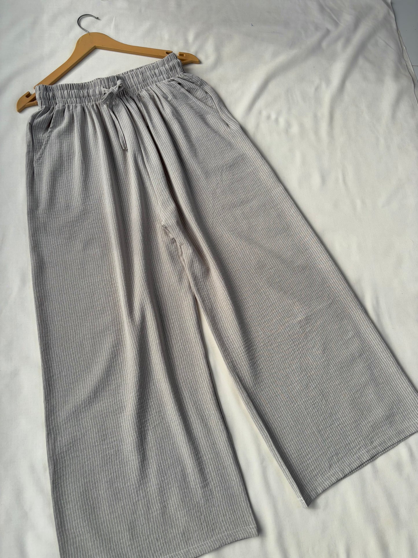 Viral Pinteresty Striped Pants (Light grey)