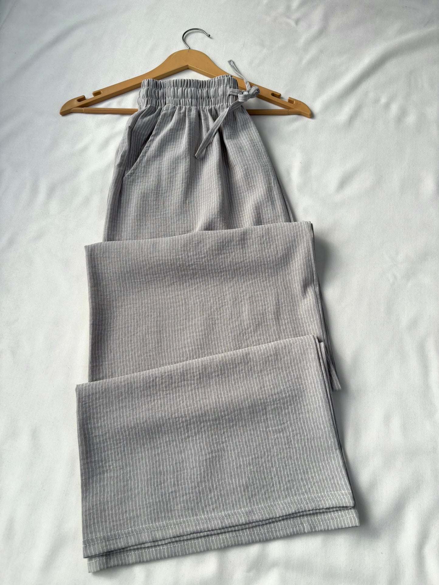 Viral Pinteresty Striped Pants (Light grey)