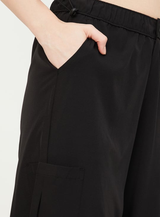 Black parachute pant