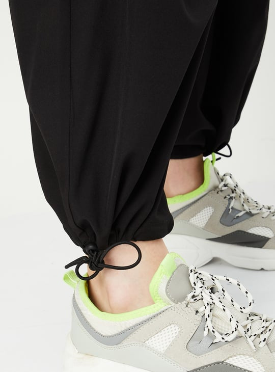 Black parachute pant