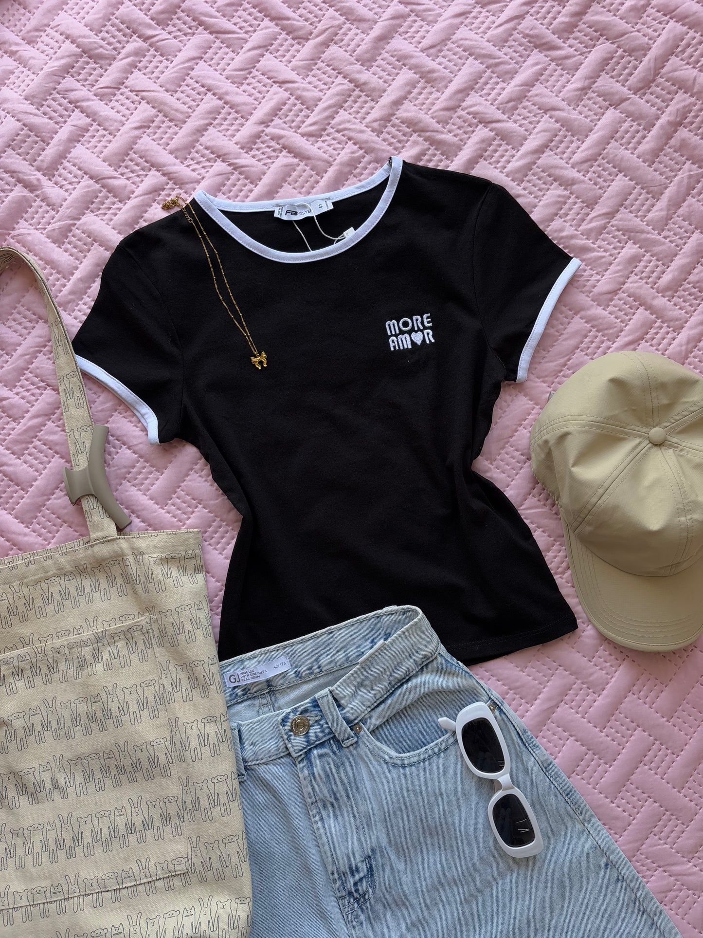 "More Amor" Embroidery T-shirt