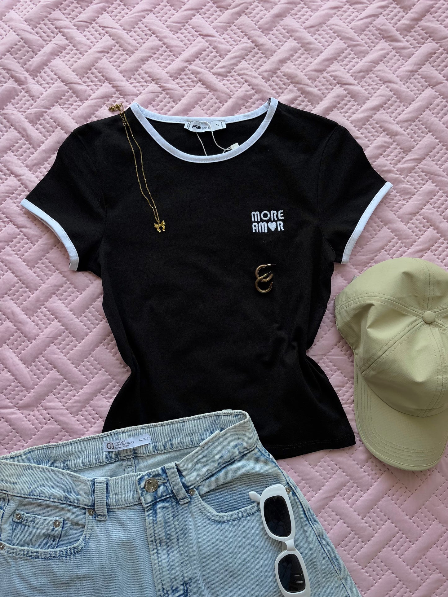 "More Amor" Embroidery T-shirt