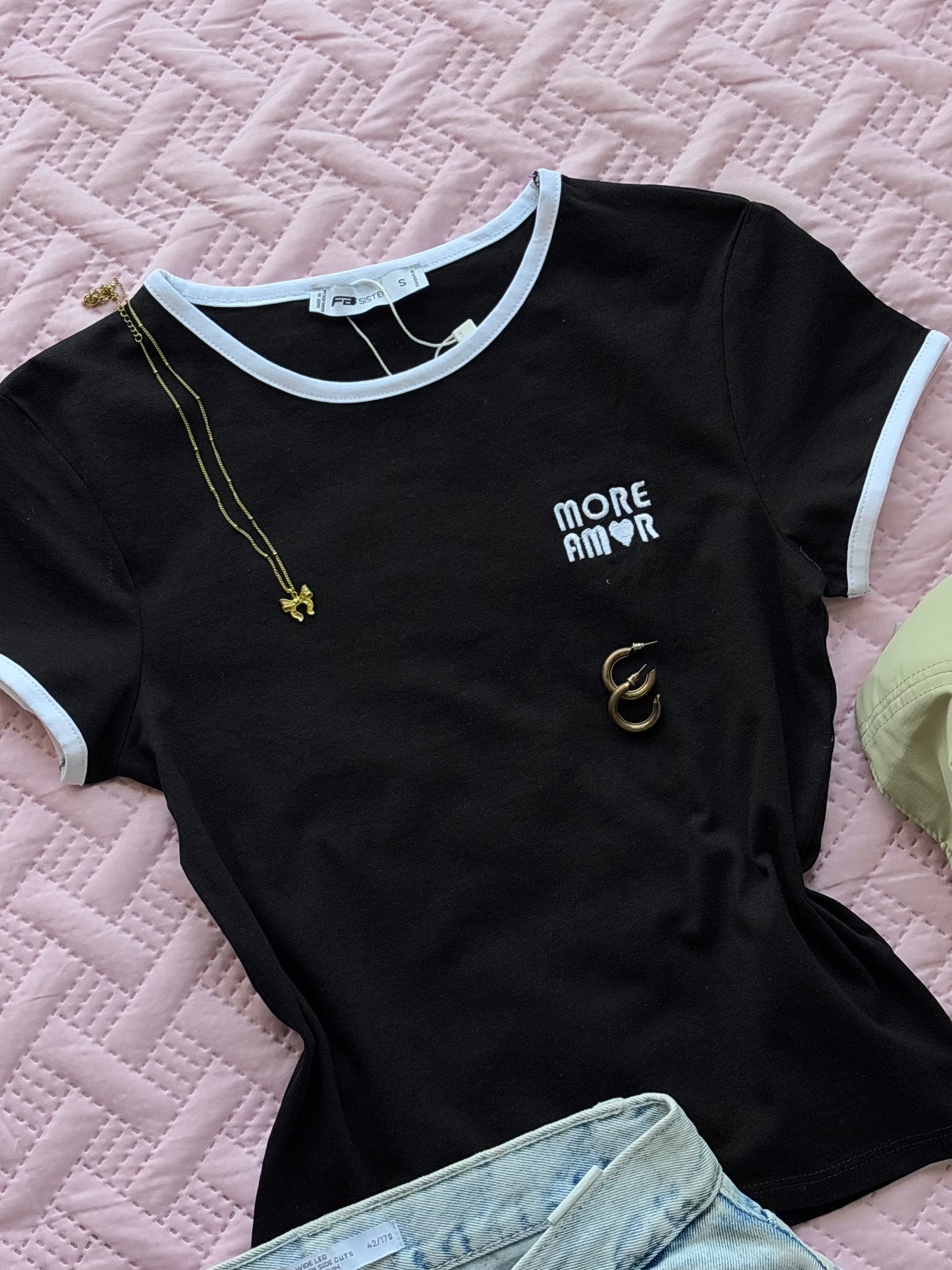 "More Amor" Embroidery T-shirt