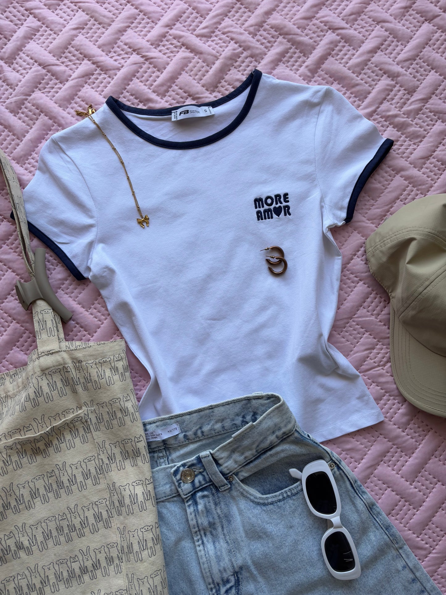 "More Amor" Embroidery T-shirt