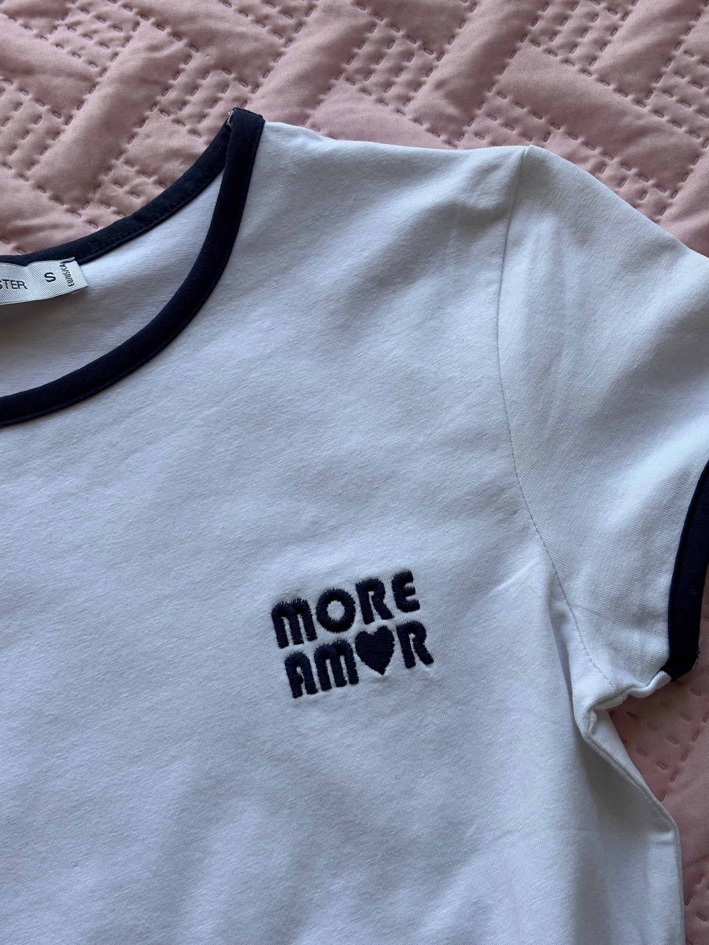"More Amor" Embroidery T-shirt