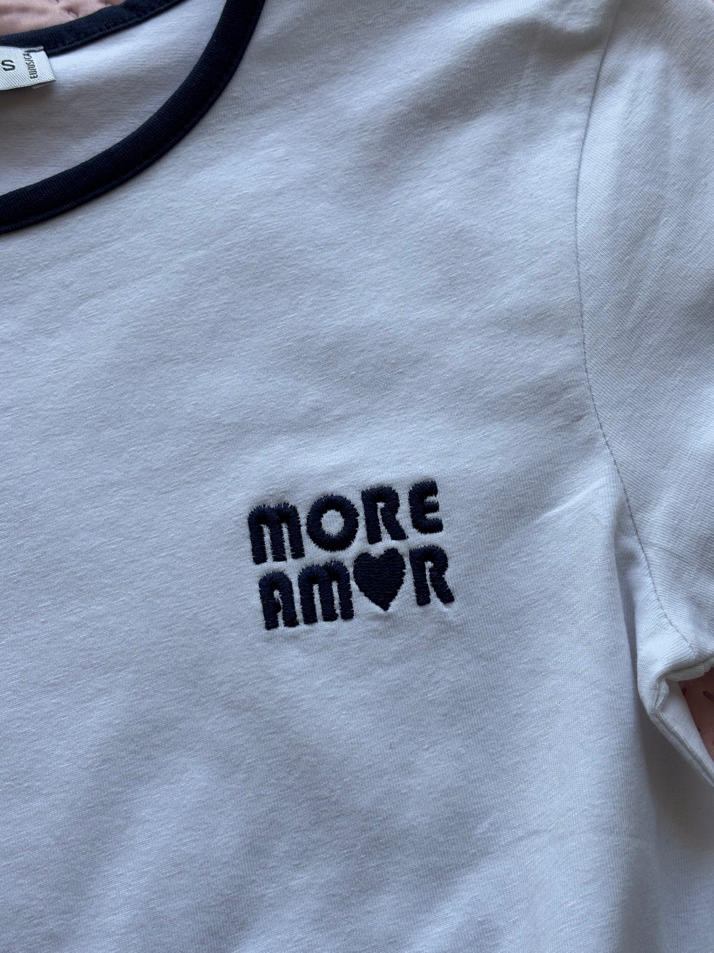 "More Amor" Embroidery T-shirt