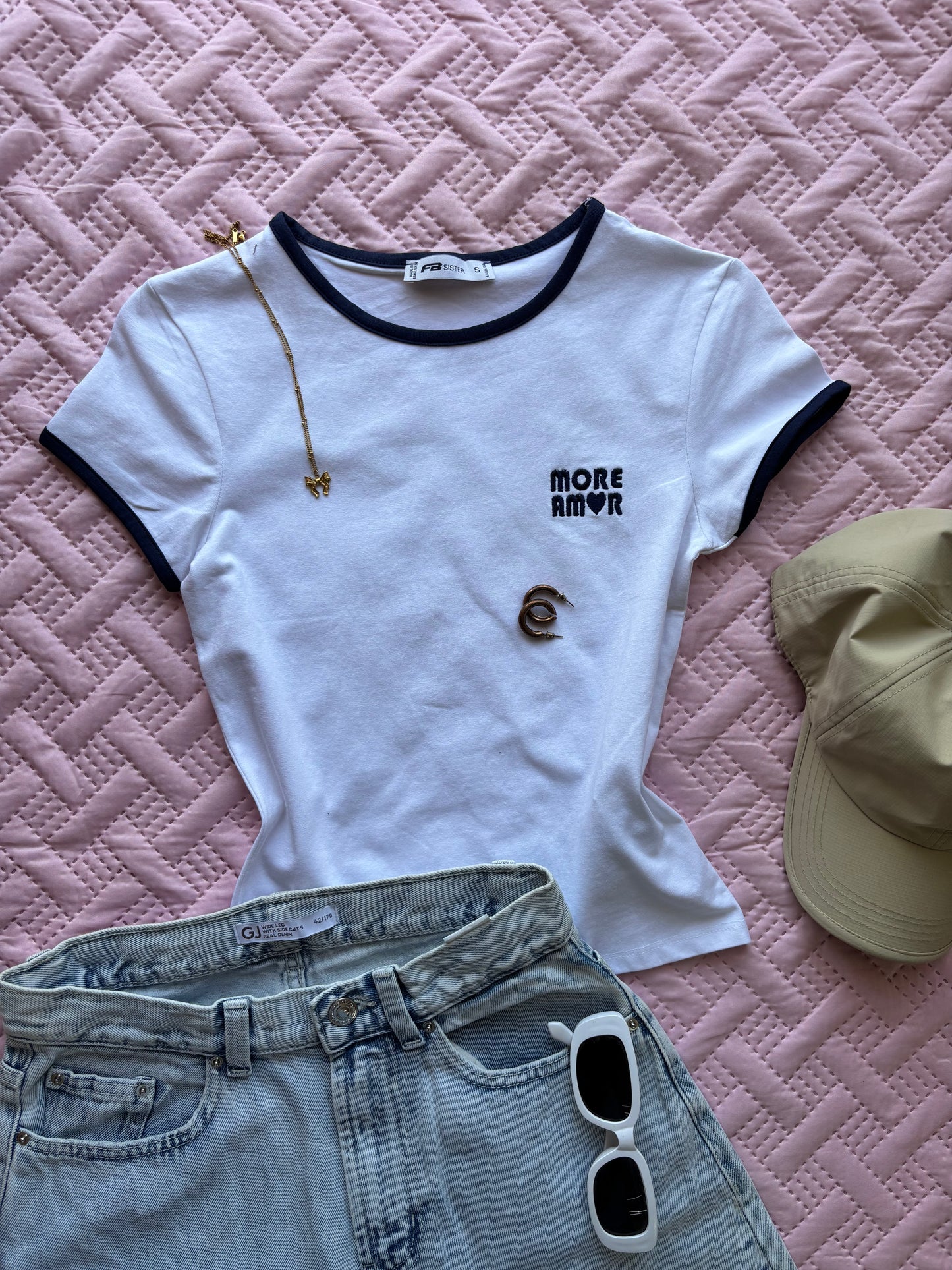 "More Amor" Embroidery T-shirt