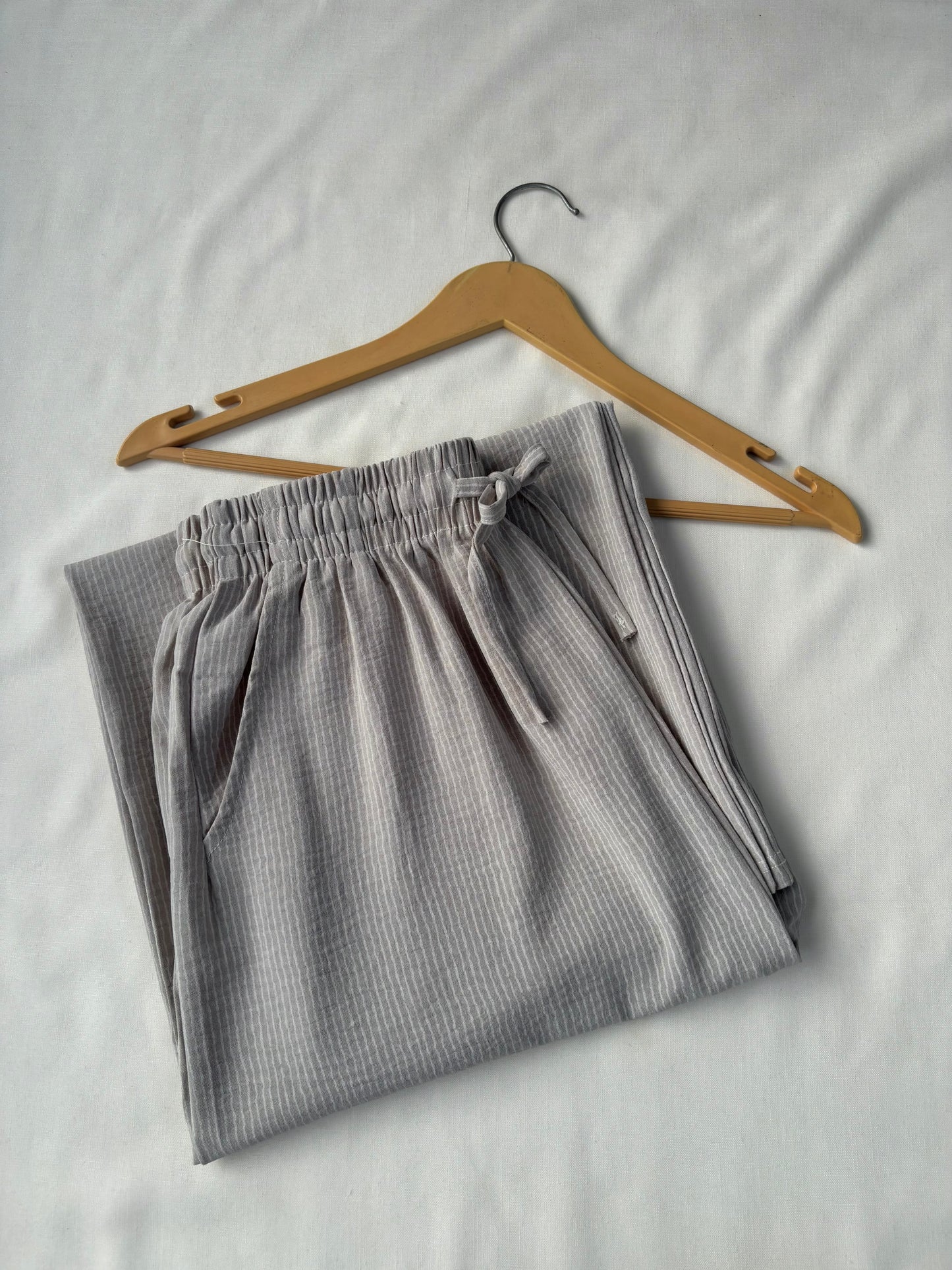 Viral Pinteresty Striped Pants (Light grey)