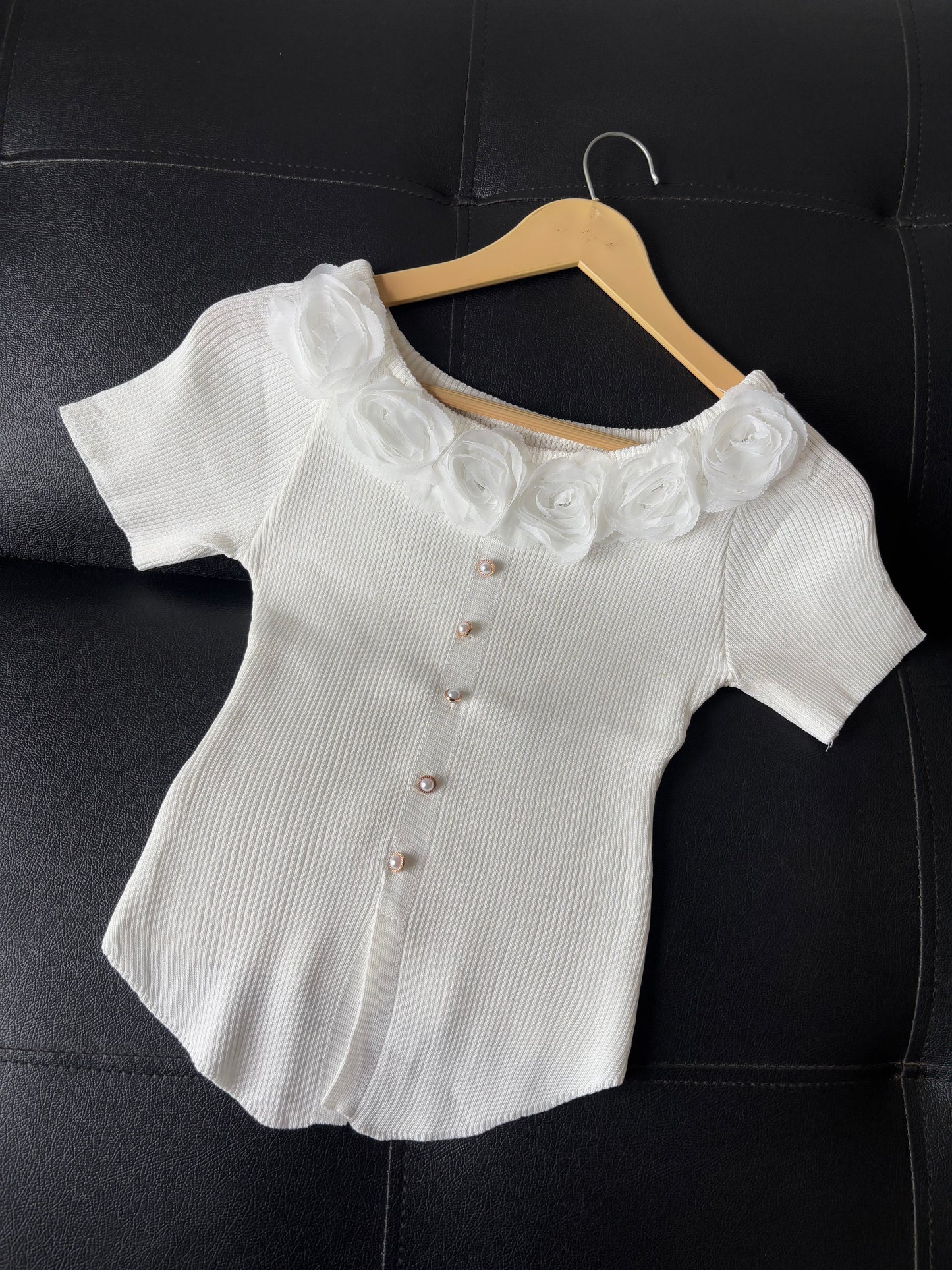 Roses on the neck Korean Top