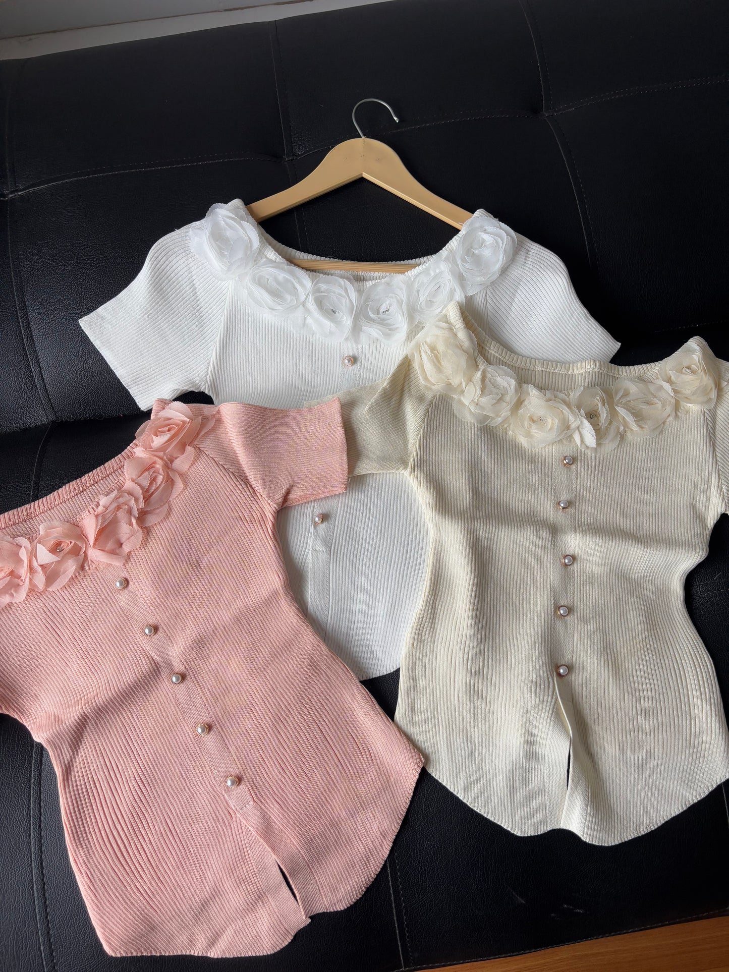 Roses on the neck Korean Top