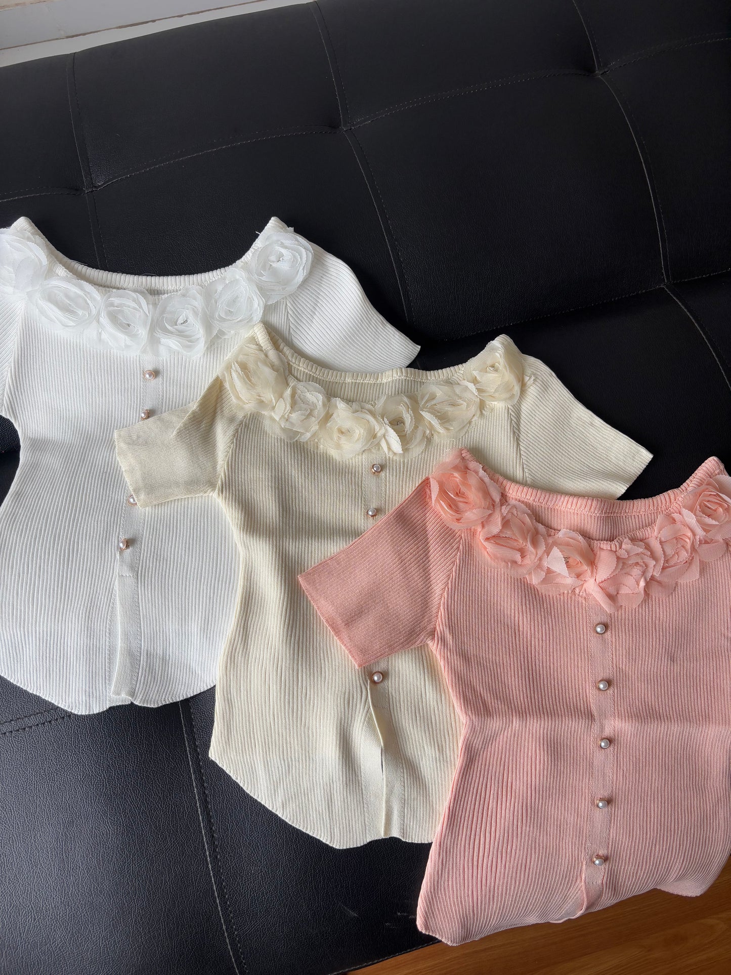 Roses on the neck Korean Top