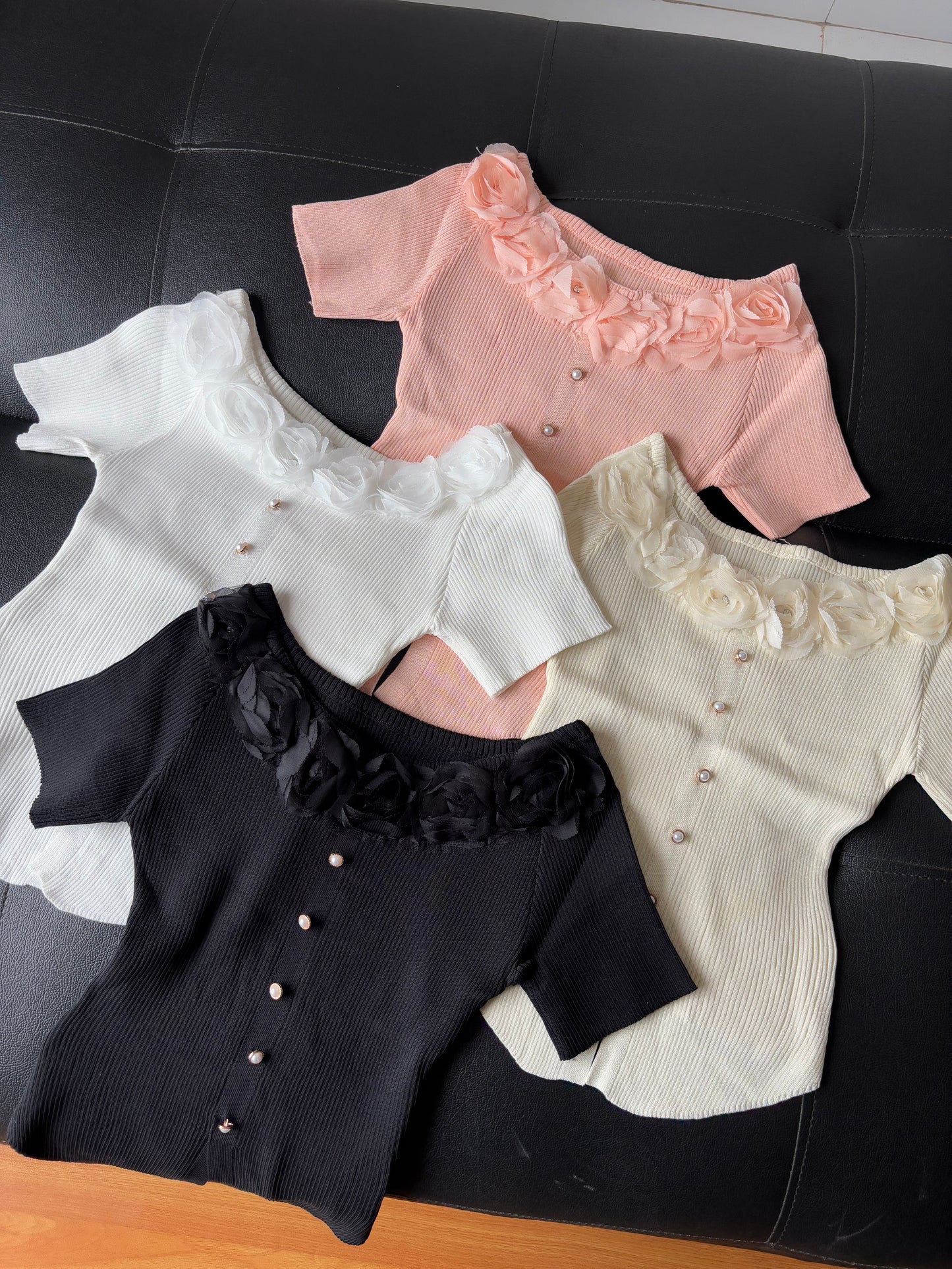 Roses on the neck Korean Top