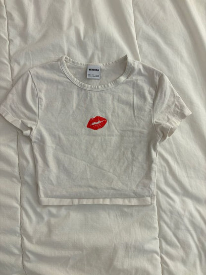 'Kiss' baby tee