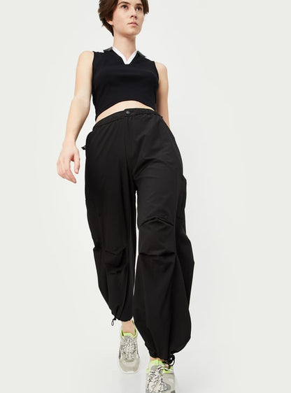 Black parachute pant