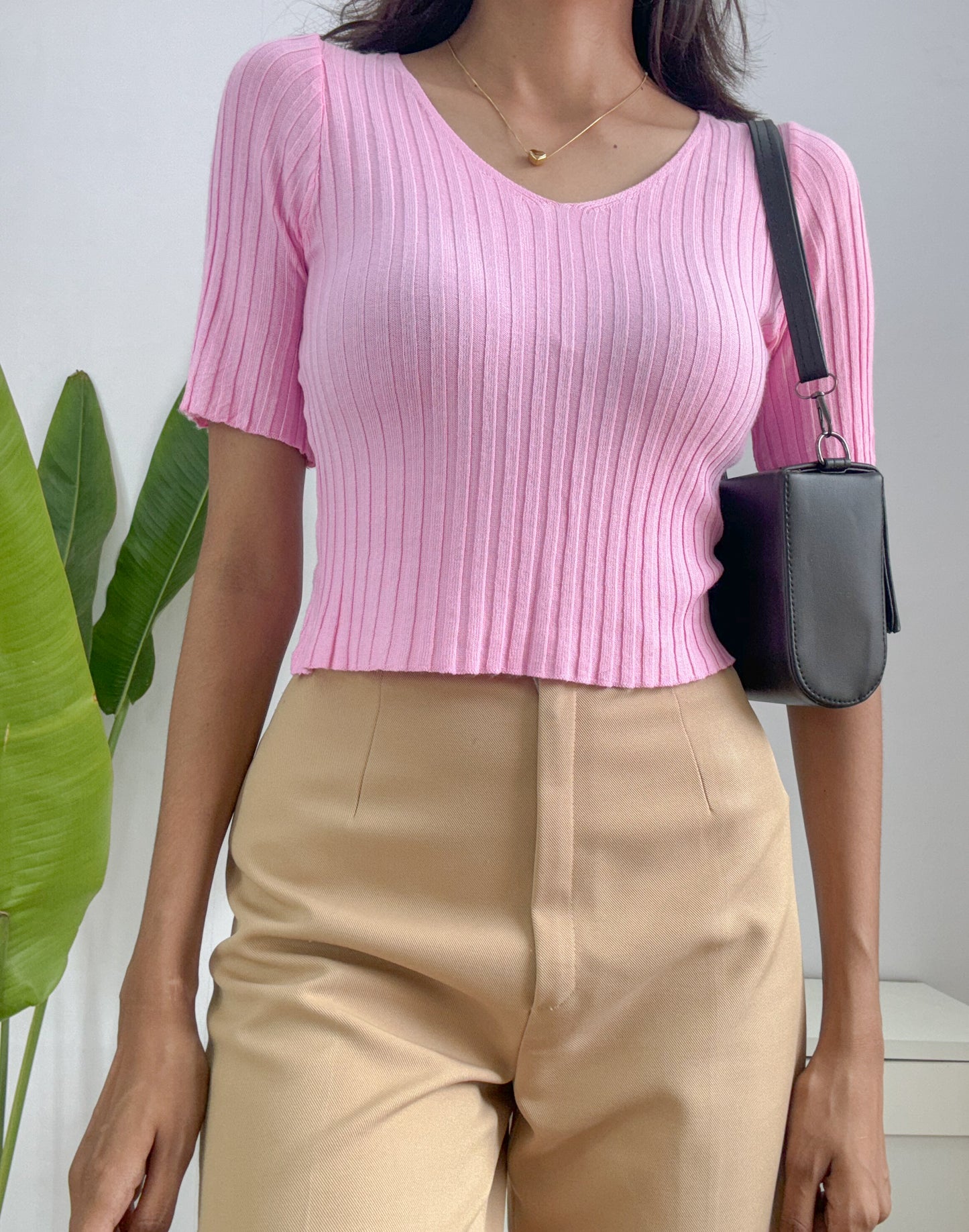 Basic V-neck crop top