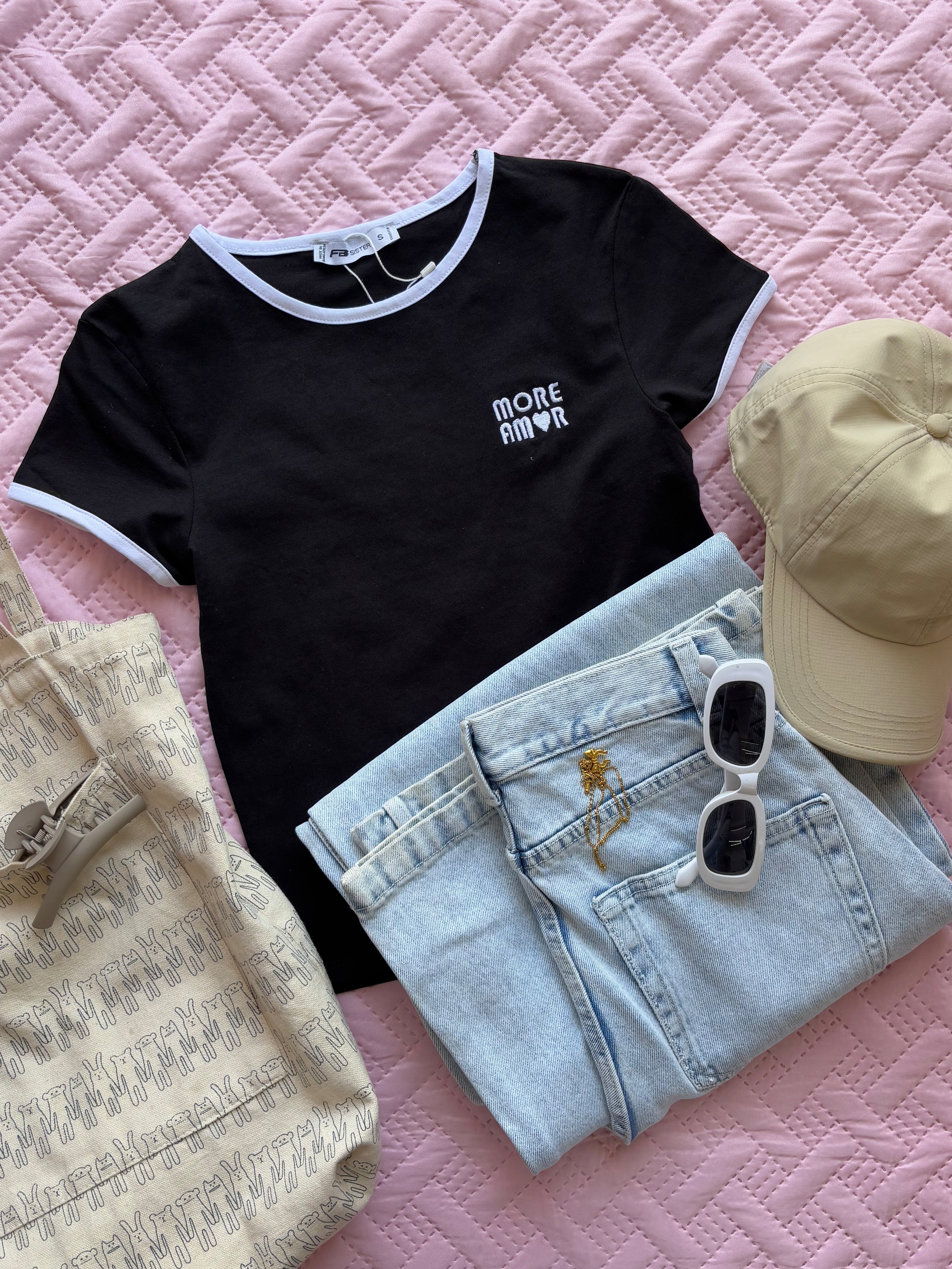 "More Amor" Embroidery T-shirt