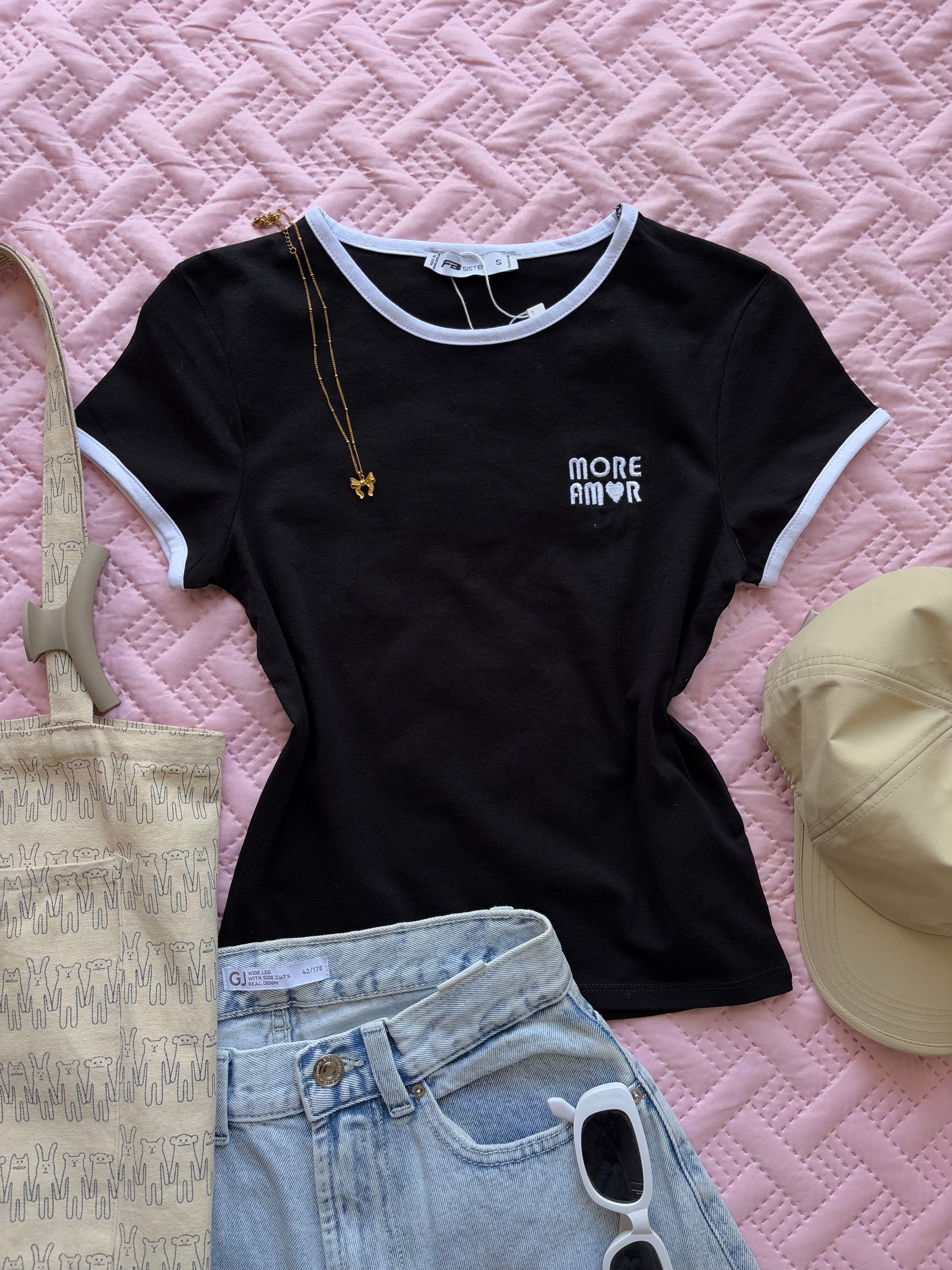 "More Amor" Embroidery T-shirt
