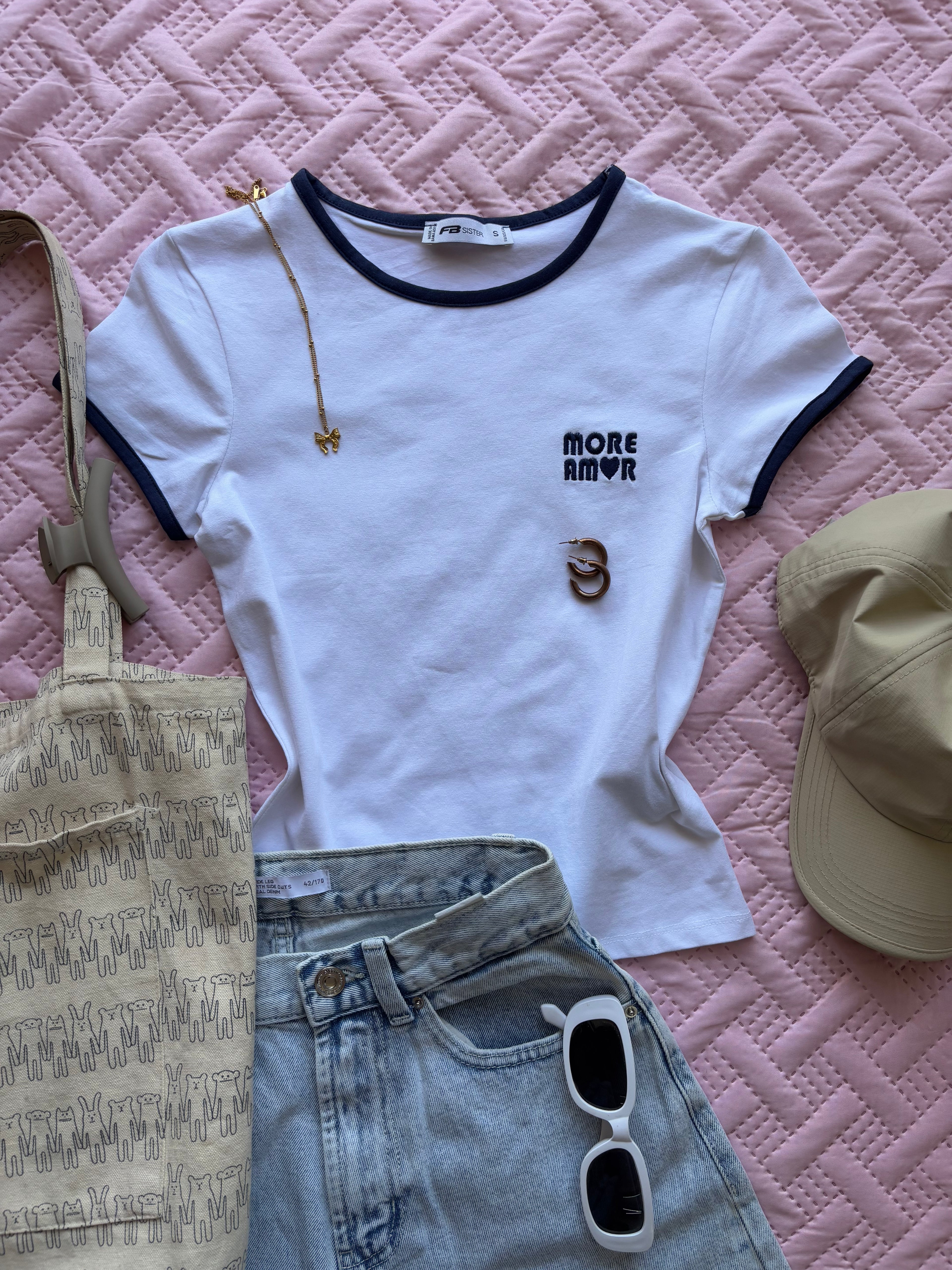 "More Amor" Embroidery T-shirt