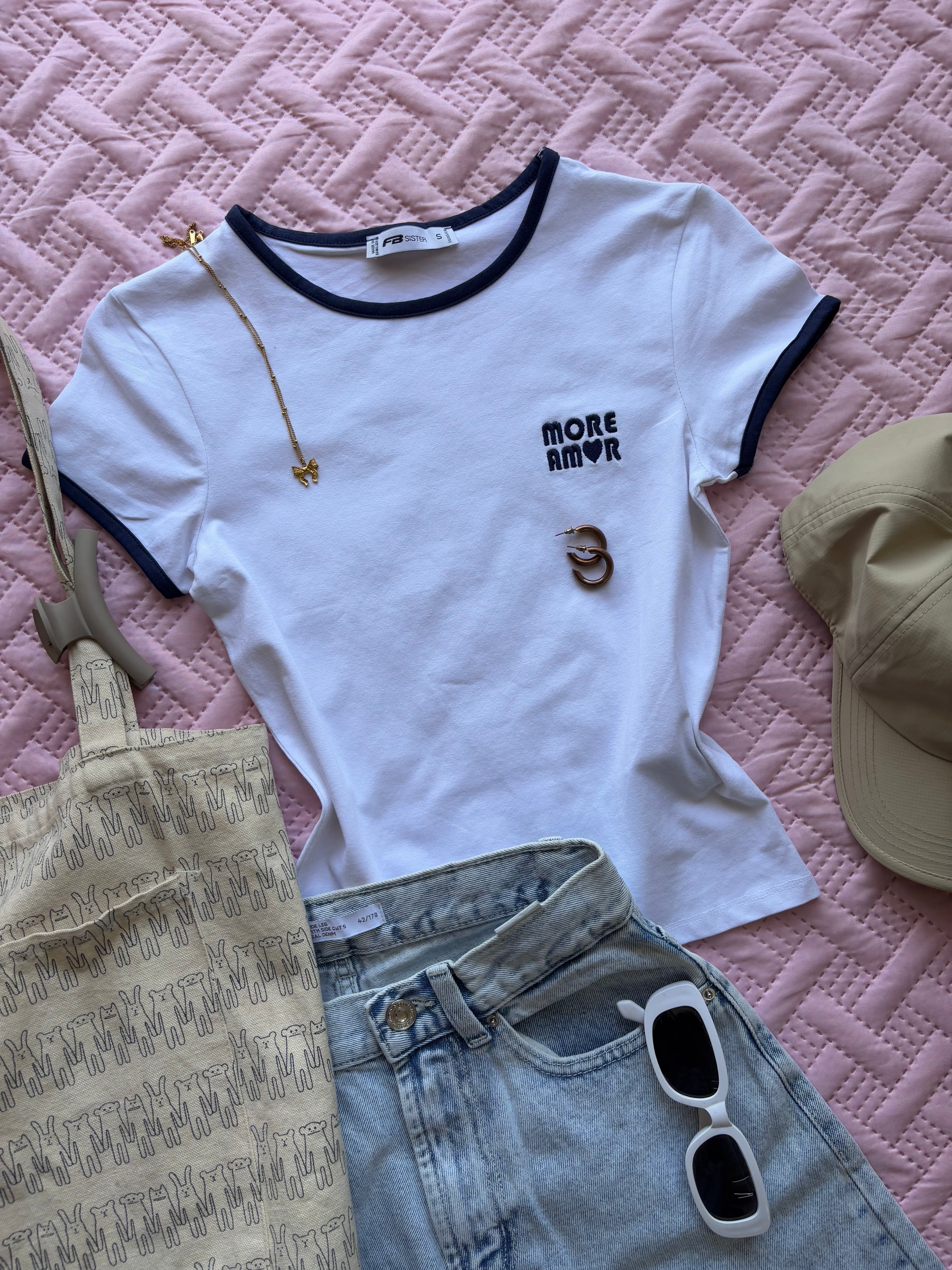 "More Amor" Embroidery T-shirt