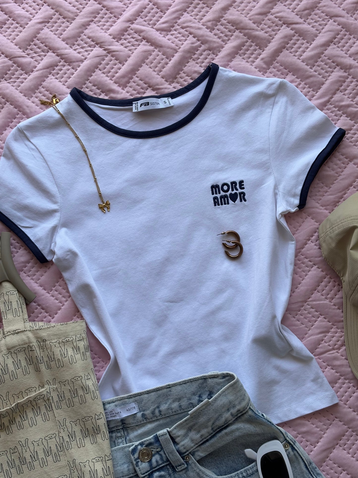 "More Amor" Embroidery T-shirt