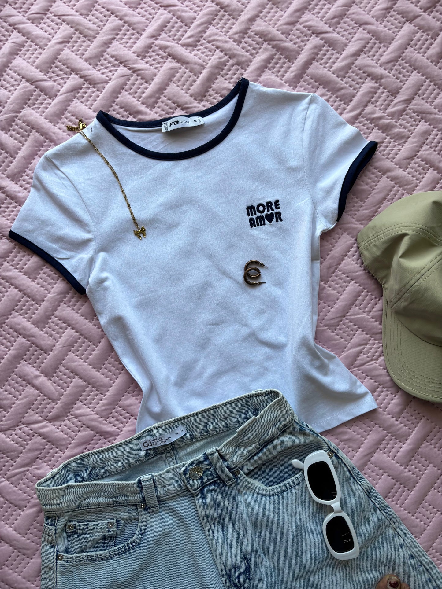 "More Amor" Embroidery T-shirt